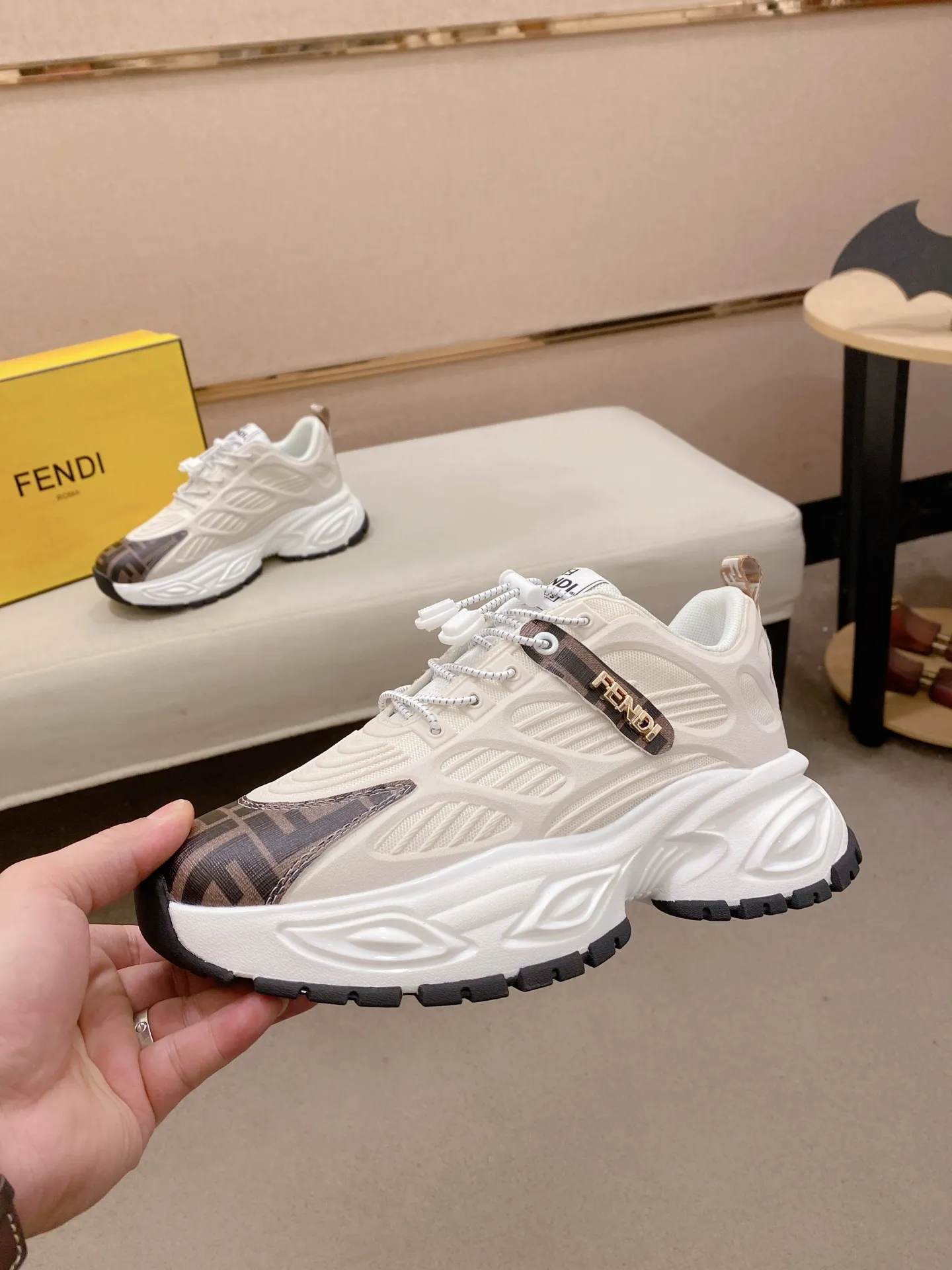 Men's shoes 💰 442💰 (fendi) New high-top 👊🏻 upper 🇮🇹 imported cowhide fabric 🇩🇪 lining imported breathable mesh lining. The original outsole is molded to highlight the identity of every man, and the upper foot is elegant and stable🚶🏻🚶🏻The high-end custom counters reproduce the original version📯No matter the wind or rain, the shoe last remains unchanged and can withstand the verification of time🔍️,🔵 Size: 38-44